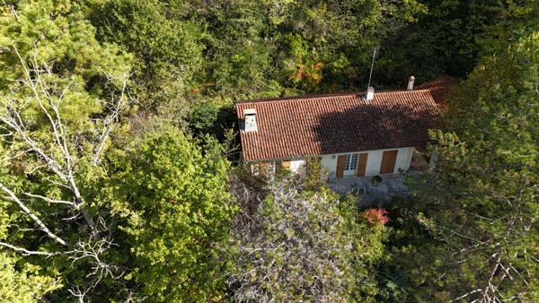 Jolie maison à rénover à flan de côteaux