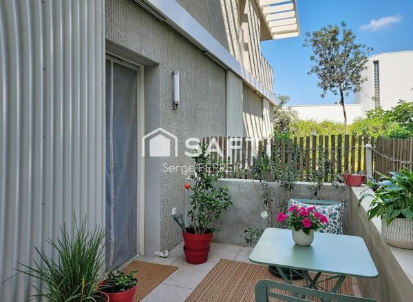 Résidence récente, appartement avec terrasse et parking