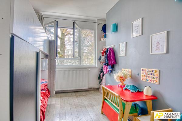 Versailles Haut de Clagny - Appartement 3 pièce(s) 69 m2 situé au 2ème étage avec ascenseur, balcon, cave et parking en option €449 000 ** - Référence 27319