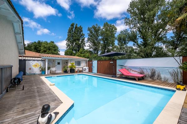 SUPERBE MAISON FAMILIALE DE 140 M2 AU CALME  QUATRE CHAMBRES  JARDIN ET GRANDE PISCINE
