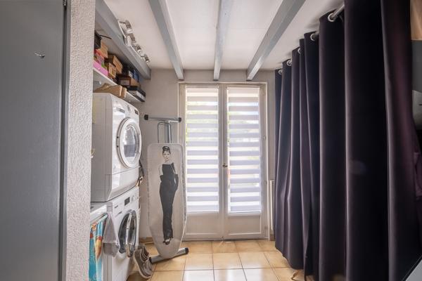 SUPERBE MAISON FAMILIALE DE 140 M2 AU CALME  QUATRE CHAMBRES  JARDIN ET GRANDE PISCINE