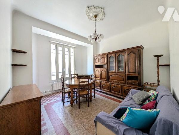 Appartement T2 de 40,4 m² traversant + loggia + cave, rue Jaubert 13005