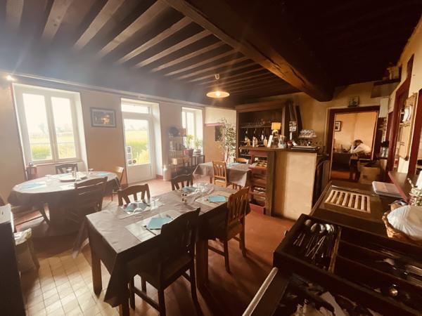 Avallon (89200) Corps de ferme situé à VILLIERS-NONAINS avec dépendances au prix de 154 600 € frais d'agence inclus.