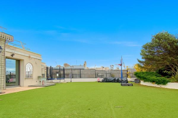 Duplex d'exception aux prestations raffinées -- 4 chambres -- terrasse de 160 m2