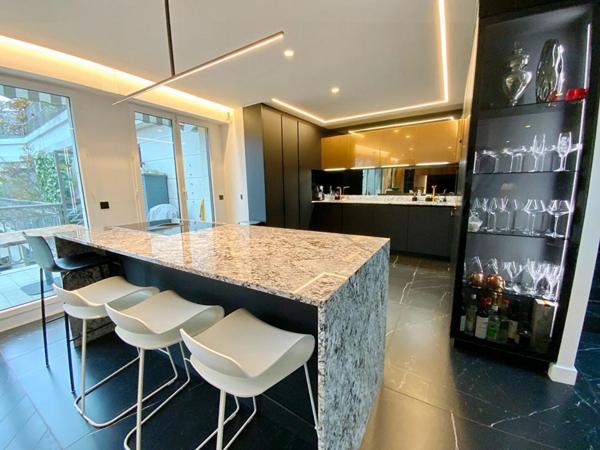 Duplex d'exception aux prestations raffinées -- 4 chambres -- terrasse de 160 m2