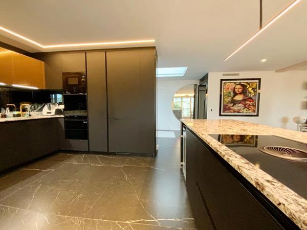 Duplex d'exception aux prestations raffinées -- 4 chambres -- terrasse de 160 m2