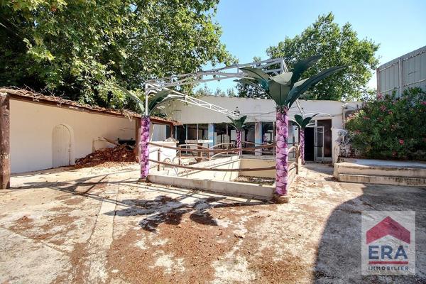 Local commercial Sarrians - 574 m2 - Piscine - Patio- Parking