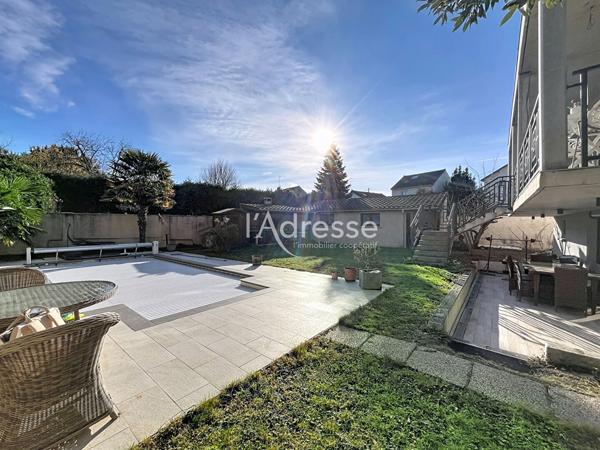 CHELLES - PROPRIÉTÉ D'EXCEPTION DE 254M² - PISCINE CHAUFFÉE - PRESTATIONS LUXUEUSES