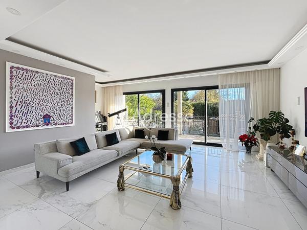 CHELLES - PROPRIÉTÉ D'EXCEPTION DE 254M² - PISCINE CHAUFFÉE - PRESTATIONS LUXUEUSES