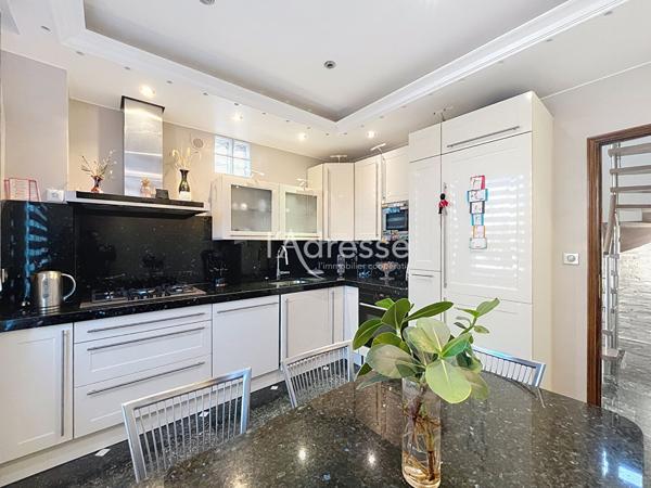 CHELLES - PROPRIÉTÉ D'EXCEPTION DE 254M² - PISCINE CHAUFFÉE - PRESTATIONS LUXUEUSES