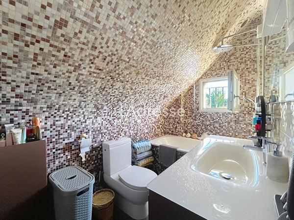 CHELLES - PROPRIÉTÉ D'EXCEPTION DE 254M² - PISCINE CHAUFFÉE - PRESTATIONS LUXUEUSES