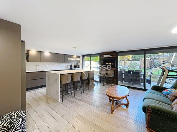 CHELLES - PROPRIÉTÉ D'EXCEPTION DE 254M² - PISCINE CHAUFFÉE - PRESTATIONS LUXUEUSES