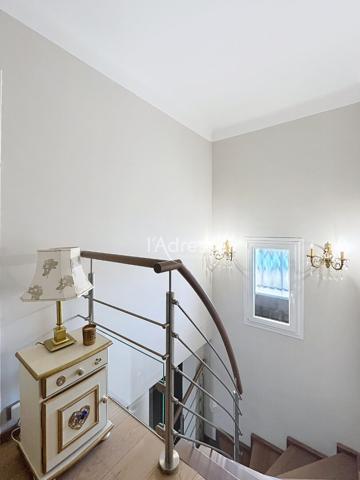 CHELLES - PROPRIÉTÉ D'EXCEPTION DE 254M² - PISCINE CHAUFFÉE - PRESTATIONS LUXUEUSES