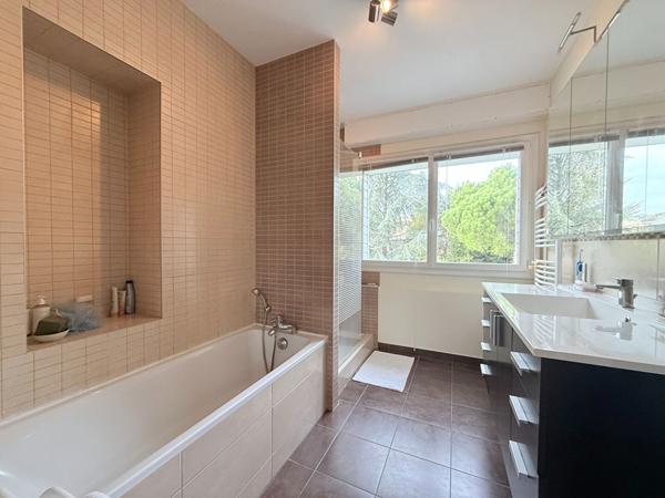 Maison quatre chambres sans vis à vis secteur madeleine