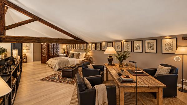Saint-Andiol , domaine de 11,5 hectares avec mas provençal, logements, piscine et potentiel de resort équestre Saint andiol