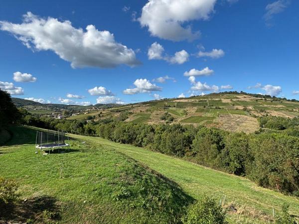 Propriété avec piscine et vaste dépendance
