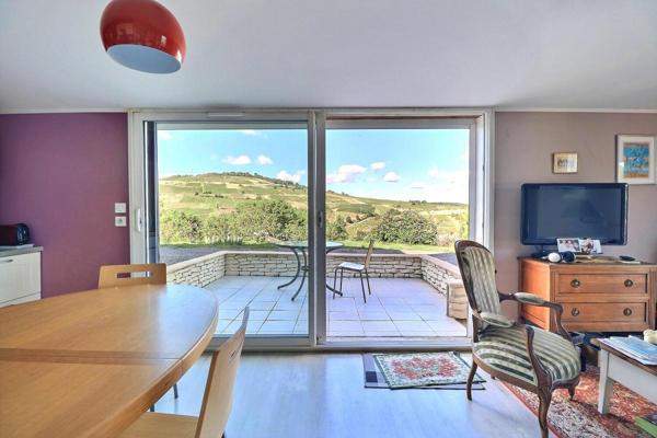 Propriété avec piscine et vaste dépendance