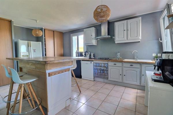 Propriété avec piscine et vaste dépendance