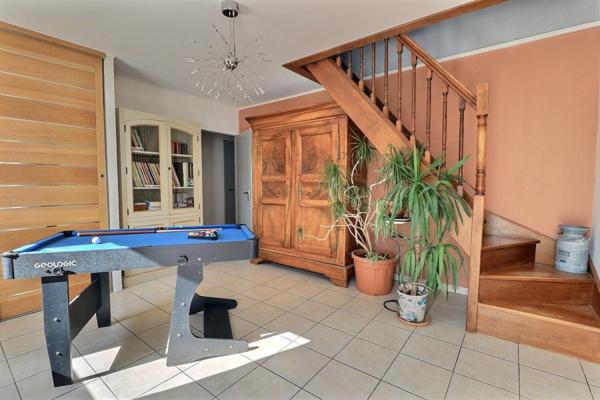 Propriété avec piscine et vaste dépendance