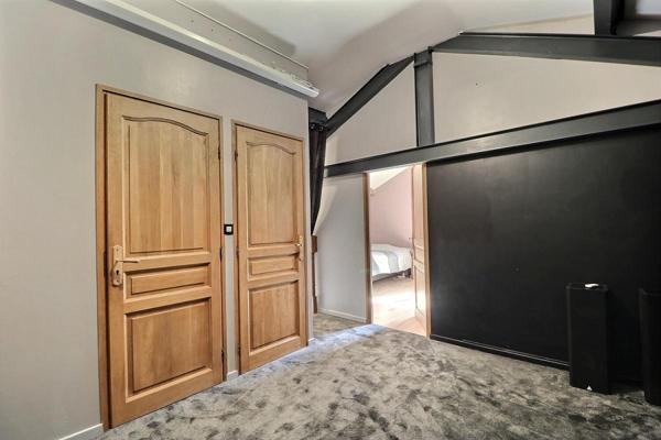 Propriété avec piscine et vaste dépendance