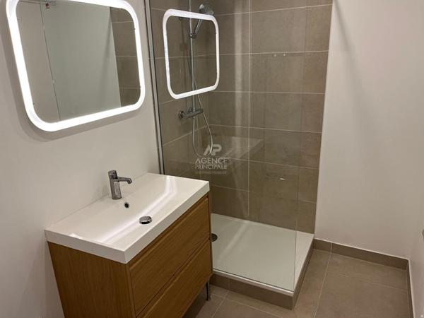 Appartement 2 pièce(s) 54.3 m2 €330 000 ** - Référence 4543