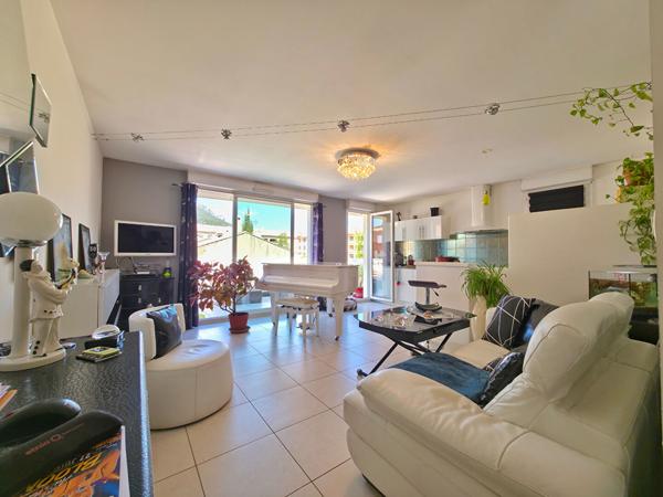 Appartement La Valette-du-var 3 pièce(s) 61.57 m2 - Résidence fermée et sécurisée - Dernier étage - Garage - Place privative - Cave