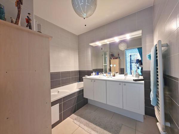 Appartement La Valette-du-var 3 pièce(s) 61.57 m2 - Résidence fermée et sécurisée - Dernier étage - Garage - Place privative - Cave