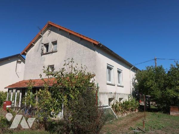 MAISON de 1962, env. 90m2 hab., comprenant :
. en RC surélevé : sas d'entrée, pièce principale...