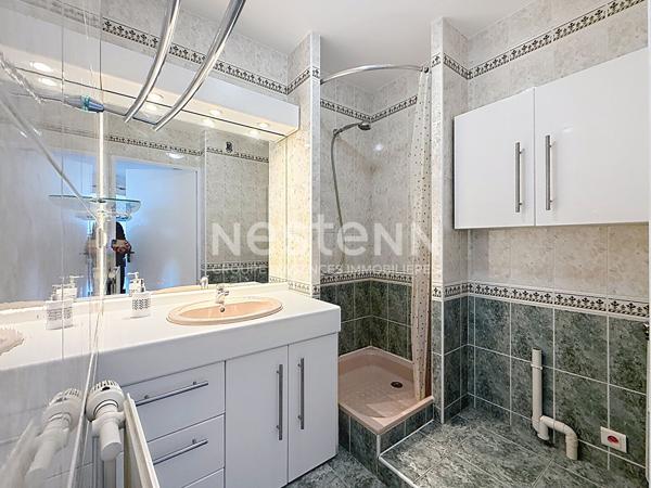 Grand Appartement T2 avec une chambre, grande terrasse en dernier étage avec Piscine - 69500 BRON