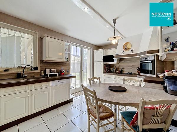 Maison familiale Saint-Rambert -  5 pièces - 4 chambres avec double garage, jardin et piscine !