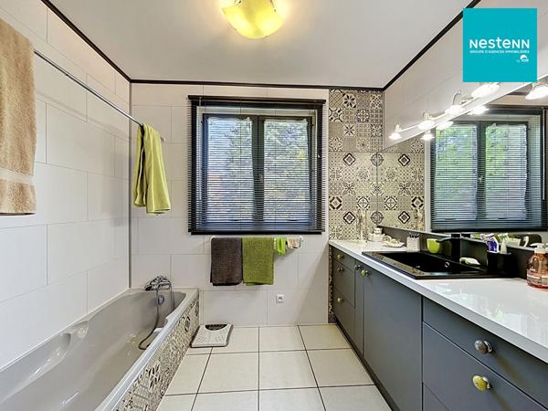 Maison familiale Saint-Rambert -  5 pièces - 4 chambres avec double garage, jardin et piscine !