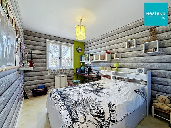 Maison familiale Saint-Rambert -  5 pièces - 4 chambres avec double garage, jardin et piscine !