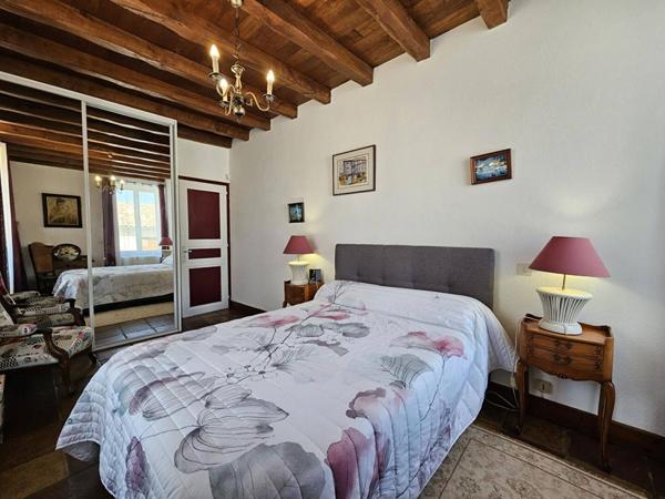 LAYRAC : MAISON DE CAMPAGNE 201 m², DEPENDANCES, PARC