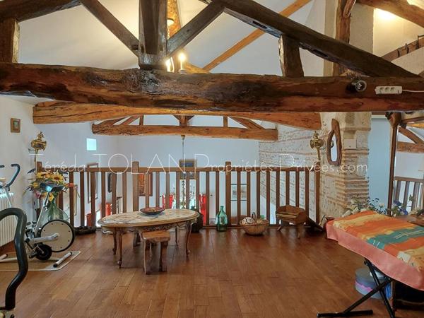 LAYRAC : MAISON DE CAMPAGNE 201 m², DEPENDANCES, PARC