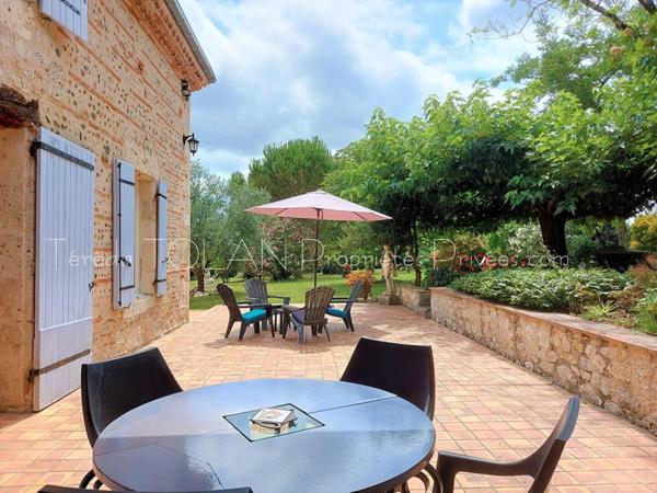 LAYRAC : MAISON DE CAMPAGNE 201 m², DEPENDANCES, PARC