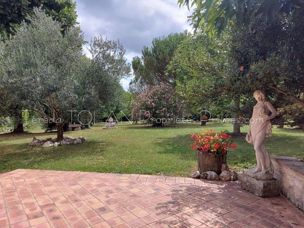 LAYRAC : MAISON DE CAMPAGNE 201 m², DEPENDANCES, PARC