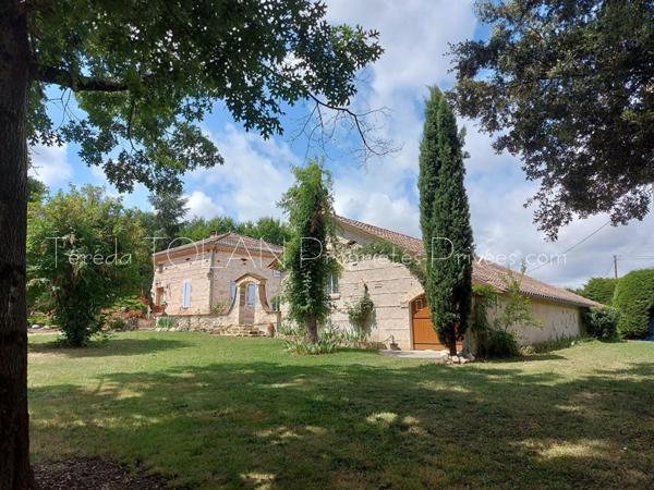 LAYRAC : MAISON DE CAMPAGNE 201 m², DEPENDANCES, PARC