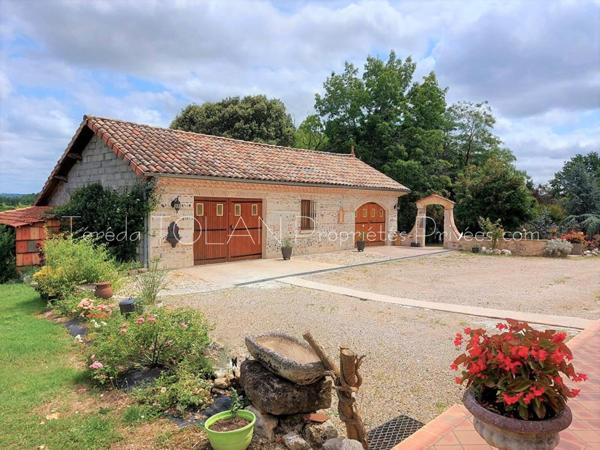 LAYRAC : MAISON DE CAMPAGNE 201 m², DEPENDANCES, PARC