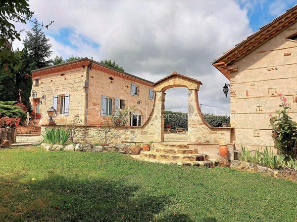 LAYRAC : MAISON DE CAMPAGNE 201 m², DEPENDANCES, PARC