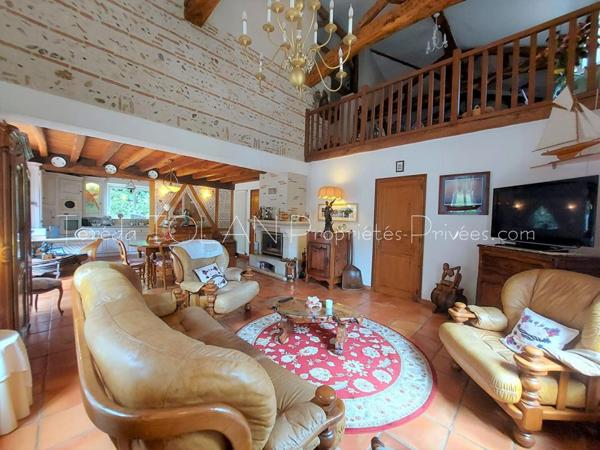 LAYRAC : MAISON DE CAMPAGNE 201 m², DEPENDANCES, PARC