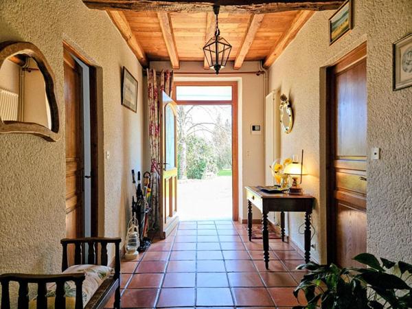 LAYRAC : MAISON DE CAMPAGNE 201 m², DEPENDANCES, PARC