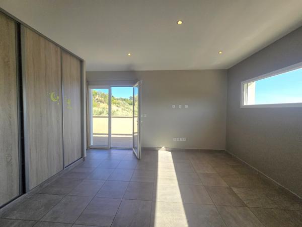 VILLA CONTEMPORAINE 2018 de 150m² | DPE A | PISCINE PIERRE DE BALI | 300M DU VILLAGE | CAUMONT-SUR-DURANCE