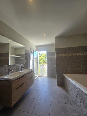 VILLA CONTEMPORAINE 2018 de 150m² | DPE A | PISCINE PIERRE DE BALI | 300M DU VILLAGE | CAUMONT-SUR-DURANCE