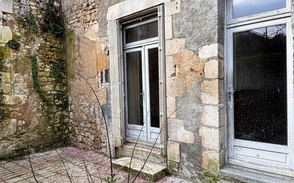 Immeuble à vendre    8 pièces • 261,79 m2 Chauvigny