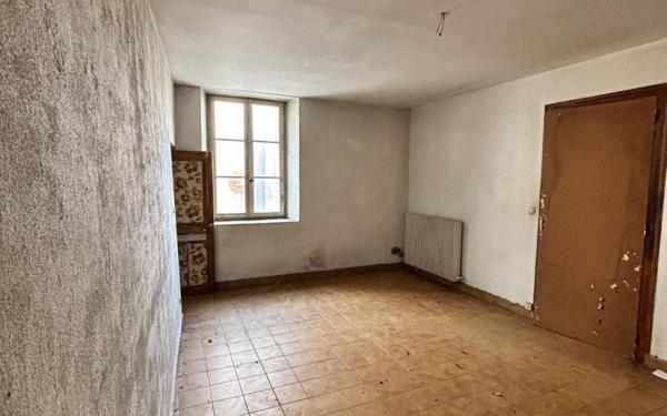 Immeuble à vendre    8 pièces • 261,79 m2 Chauvigny