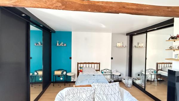 NOAILLES A 10 MIN - Maison familiale - 20 pièces, 10 chambres- piscine chauffée - garage - 2 appartements- jardin
