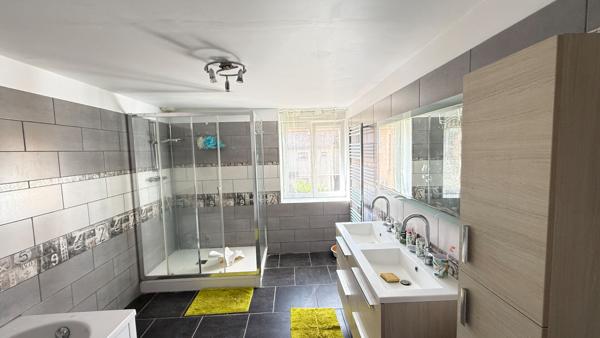 NOAILLES A 10 MIN - Maison familiale - 20 pièces, 10 chambres- piscine chauffée - garage - 2 appartements- jardin