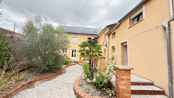 NOAILLES A 10 MIN - Maison familiale - 20 pièces, 10 chambres- piscine chauffée - garage - 2 appartements- jardin