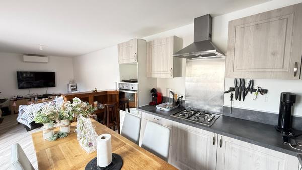 NOAILLES A 10 MIN - Maison familiale - 20 pièces, 10 chambres- piscine chauffée - garage - 2 appartements- jardin