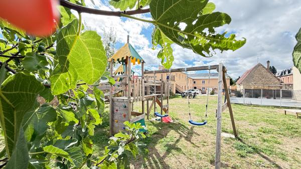 NOAILLES A 10 MIN - Maison familiale - 20 pièces, 10 chambres- piscine chauffée - garage - 2 appartements- jardin